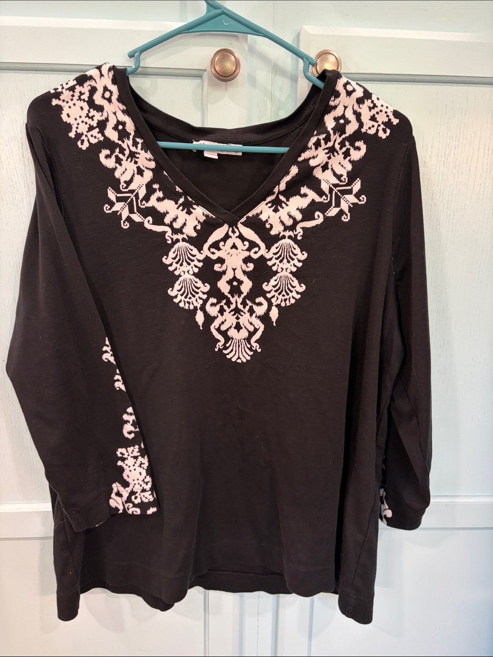 Chico's Black Long Sleeve V-Neck Top with White Motif
